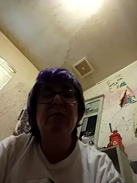 Snapshot of becky1111 chatting on June 20, 2026, 10:23 pm becky1111 online show from June 20, 2026, 10:23 pm
