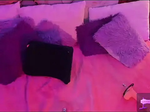 isabellagiirl online show from December 17, 2025, 3:51 pm