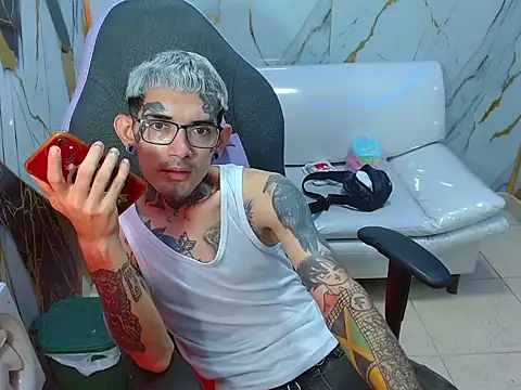 Boy tatto77 online show from February 15, 2026, 3:53 pm