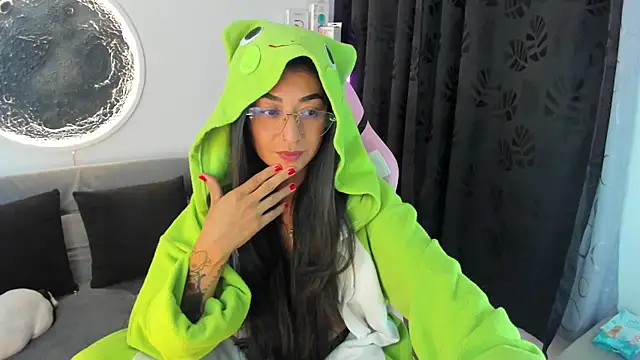 luna martii online show from January 10, 2026, 5:31 am