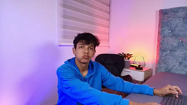 maxfrost 1 online show from January 6, 2026, 7:28 pm