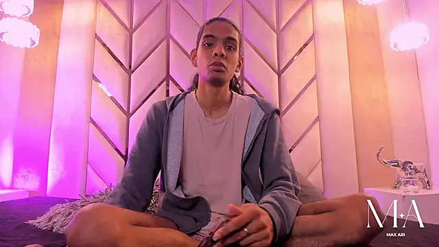 Max Ari online show from January 13, 2026, 3:45 am