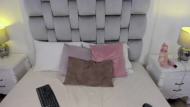 amber  ferrera online show from March 19, 2026, 7:51 pm