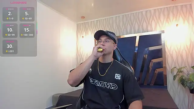 Noah Clarkk online show from April 12, 2026, 1:27 pm