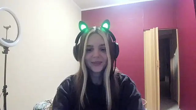 LunaAngell online show from December 23, 2025, 2:09 am