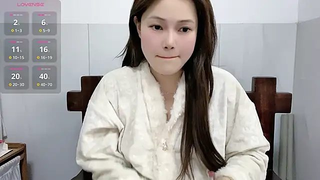 Snapshot of Mona-u chatting on February 10, 2026, 10:52 am Mona-u online show from February 10, 2026, 10:52 am