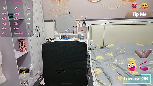 zhnzs online show from April 18, 2026, 9:57 am