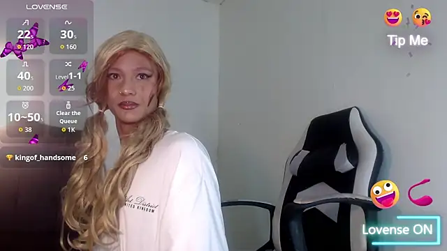 Snapshot of Sharlo_ chatting on December 22, 2025, 7:22 pm Sharlo online show from December 22, 2025, 7:22 pm