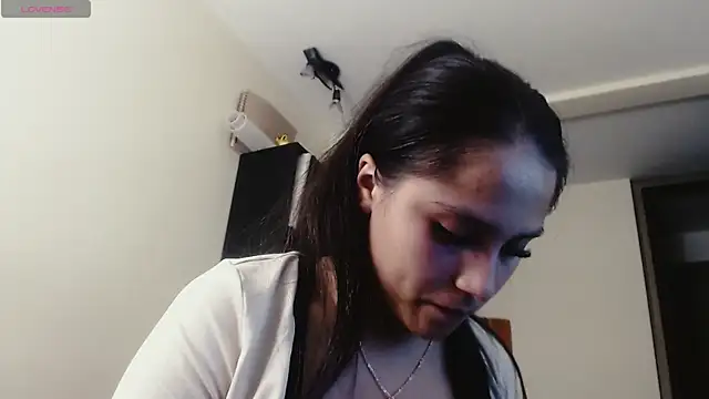 Agatha Dubois4  online show from April 21, 2026, 12:34 am