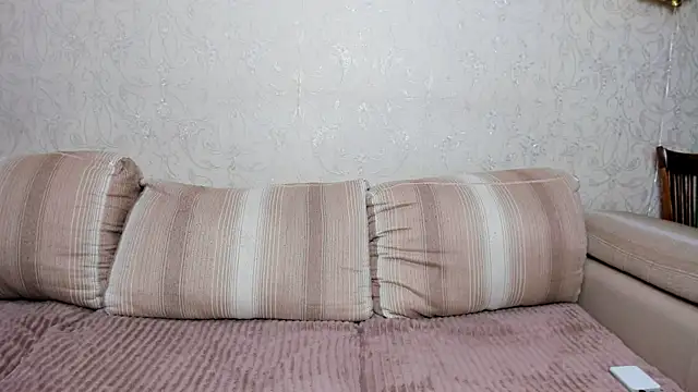 Snapshot of bella__angels chatting on January 12, 2026, 6:29 am bella angels online show from January 12, 2026, 6:29 am