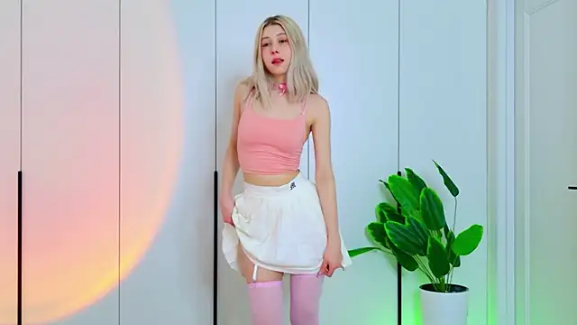 MidnightLily  online show from March 6, 2026, 2:52 am