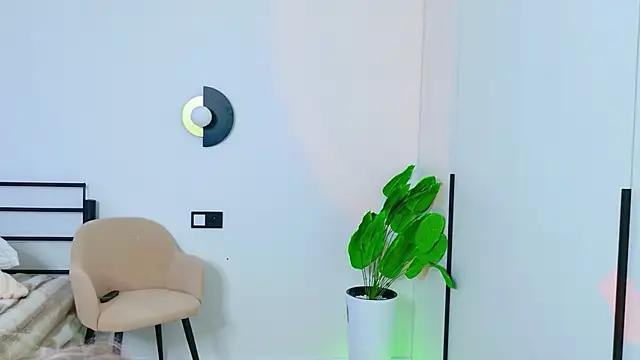 MidnightLily  online show from March 25, 2026, 2:28 am