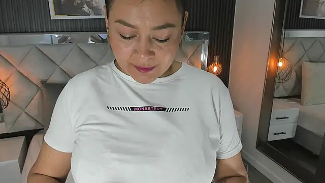 Snapshot of Susan_Sexy_Milf chatting on January 9, 2026, 11:57 am Susan Sexy Milf online show from January 9, 2026, 11:57 am