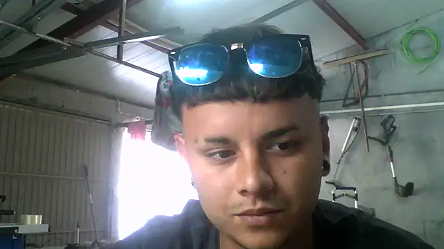 Snapshot of Sickbooy69 chatting on April 22, 2026, 12:18 pm Sickbooy69 online show from April 22, 2026, 12:18 pm