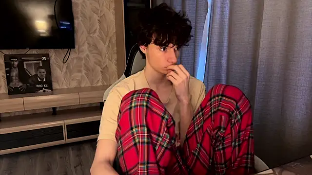 Snapshot of Eddy_Blare chatting on December 22, 2025, 7:49 am Eddy Blare online show from December 22, 2025, 7:49 am