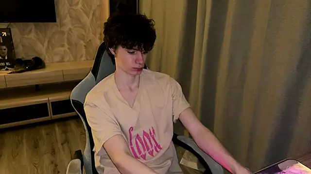 Snapshot of Eddy_Blare chatting on January 13, 2026, 6:24 pm Eddy Blare online show from January 13, 2026, 6:24 pm