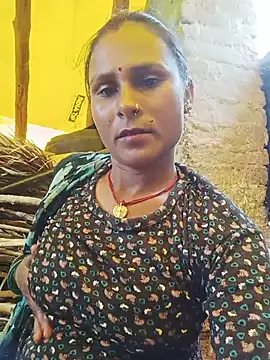 Snapshot of Cuty_priti chatting on August 3, 2026, 8:13 am Cuty priti online show from August 3, 2026, 8:13 am