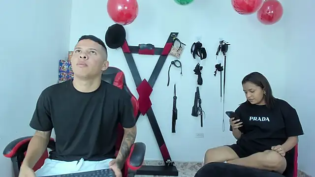 Snapshot of Three_Ways_to_Love chatting on December 22, 2025, 12:13 pm Three Ways to Love online show from December 22, 2025, 12:13 pm