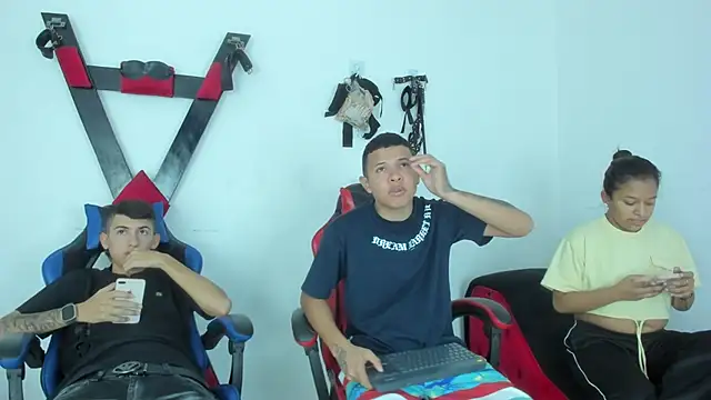 Snapshot of Three_Ways_to_Love chatting on January 9, 2026, 12:08 pm Three Ways to Love online show from January 9, 2026, 12:08 pm