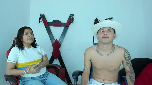 Snapshot of Three_Ways_to_Love chatting on January 14, 2026, 12:11 pm Three Ways to Love online show from January 14, 2026, 12:11 pm