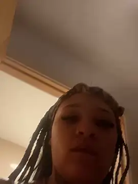 urprettygirlleenay online show from March 23, 2026, 1:04 pm