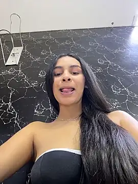 ManuelaEvans  online show from February 3, 2026, 11:43 pm