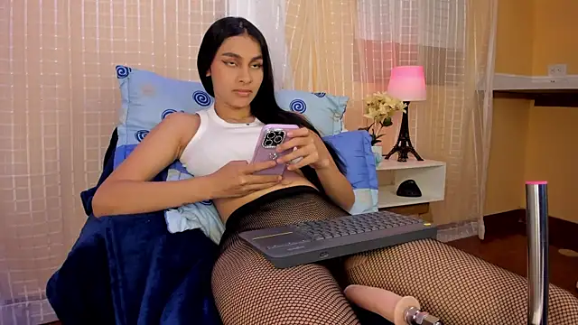 ManuelaEvans  online show from April 17, 2026, 2:25 am