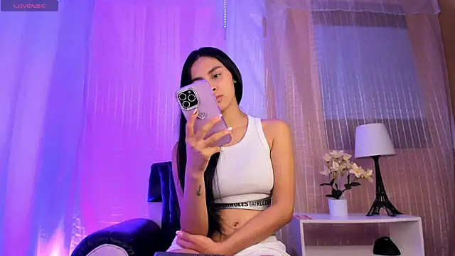 ManuelaEvans  online show from April 23, 2026, 11:51 pm