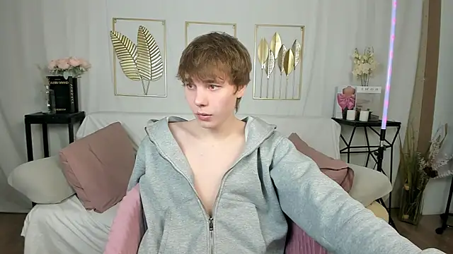 andyyzzz online show from April 18, 2026, 8:31 pm