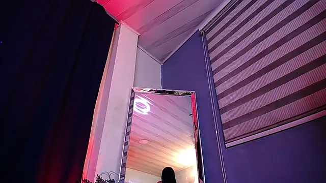 Emilyy05  online show from February 13, 2026, 3:13 am