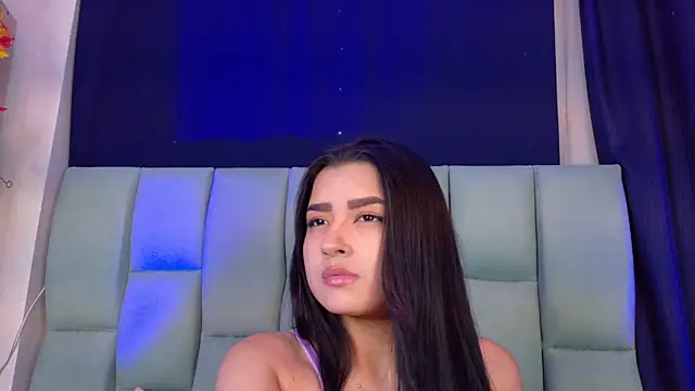 Snapshot of Emilyy05_ chatting on July 8, 2026, 2:05 am Emilyy05 online show from July 8, 2026, 2:05 am