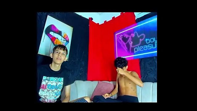 Snapshot of Pleasure_boys_hot chatting on January 10, 2026, 7:37 pm Pleasure boys hot online show from January 10, 2026, 7:37 pm
