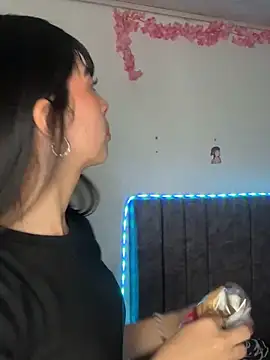 junorise23 online show from April 13, 2026, 4:29 am