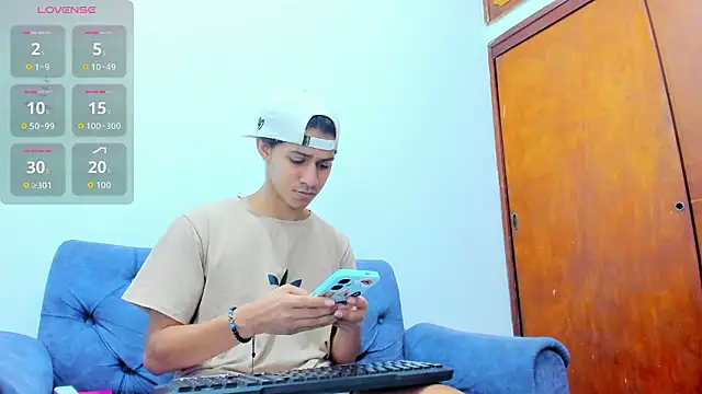 Victor LatinBoy online show from March 9, 2026, 3:21 am