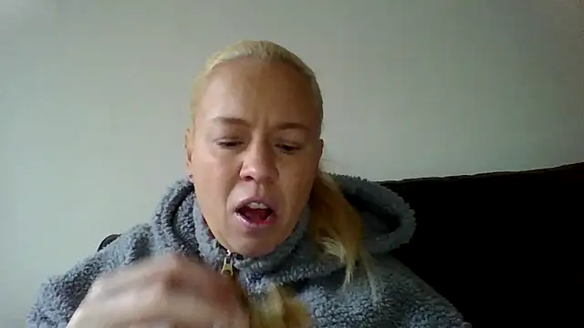 Snapshot of jennyblondeuk chatting on February 1, 2026, 3:10 pm jennyblondeuk online show from February 1, 2026, 3:10 pm