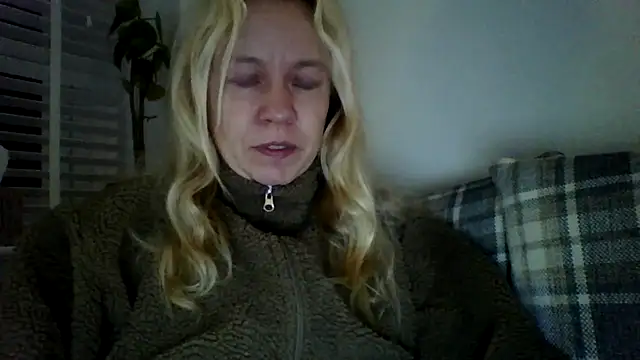 Snapshot of jennyblondeuk chatting on February 22, 2026, 9:24 pm jennyblondeuk online show from February 22, 2026, 9:24 pm