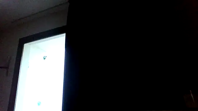 jennyblondeuk online show from April 17, 2026, 6:33 pm