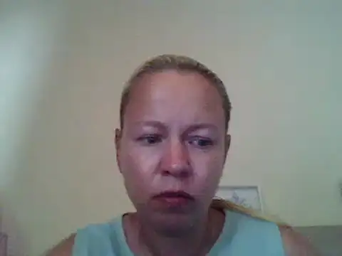 jennyblondeuk online show from May 18, 2026, 5:19 pm