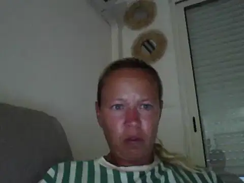 jennyblondeuk online show from June 30, 2026, 7:48 pm