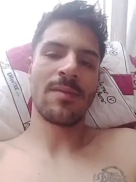 Snapshot of henrinnvv25 chatting on December 20, 2025, 1:18 pm henrinnvv25 online show from December 20, 2025, 1:18 pm