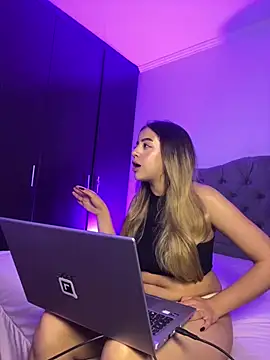 cute emmma online show from March 31, 2026, 12:45 am