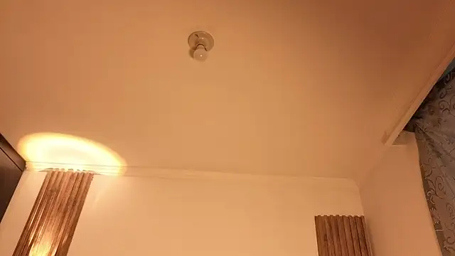 cute emmma online show from April 17, 2026, 11:02 am