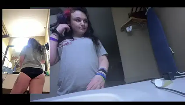 Snapshot of pickl3banditz chatting on April 20, 2026, 1:58 pm pickl3banditz online show from April 20, 2026, 1:58 pm