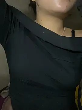 lili-roze online show from February 6, 2026, 1:58 pm