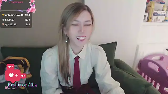 Snapshot of whitecat13 chatting on April 22, 2026, 11:12 am whitecat13 online show from April 22, 2026, 11:12 am