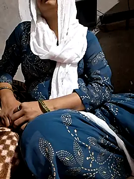 Snapshot of Radhacpl9528 chatting on February 14, 2026, 5:37 am Radhacpl9528 online show from February 14, 2026, 5:37 am