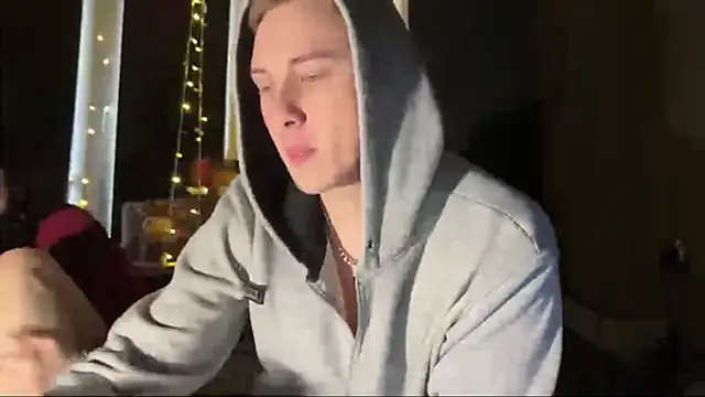 love4couple online show from April 17, 2026, 6:49 am