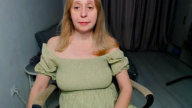 MiLenaMilf online show from April 5, 2026, 4:09 am