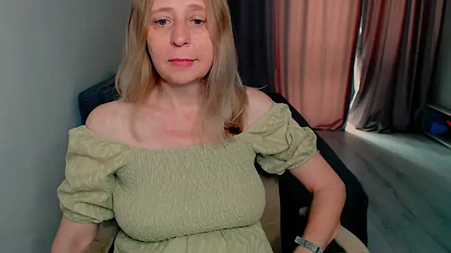 Snapshot of MiLenaMilf chatting on June 9, 2026, 6:25 am MiLenaMilf online show from June 9, 2026, 6:25 am