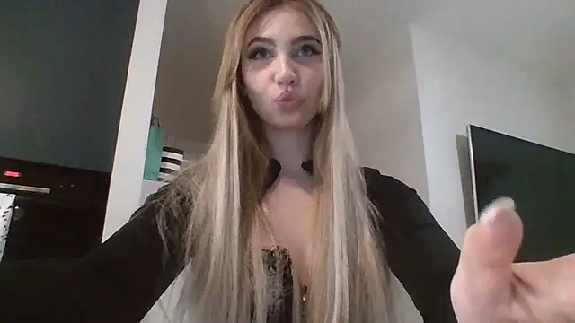 TeenLily online show from February 25, 2026, 7:56 pm